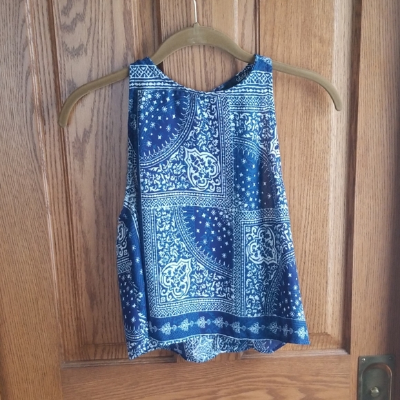 Lulu's Sea to Shining Sea Flowy Crop - Picture 4 of 8